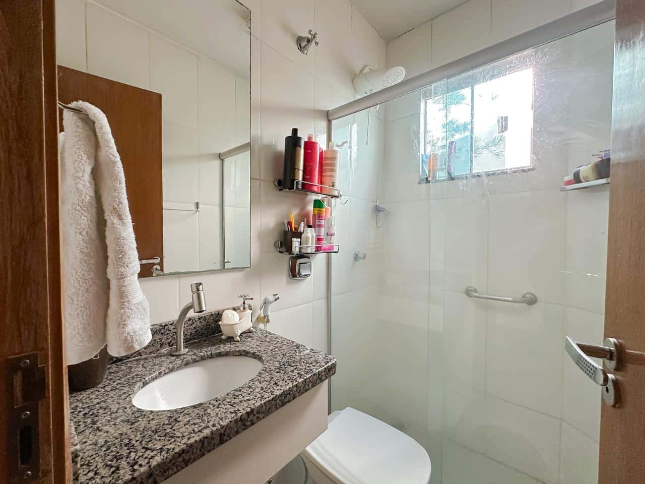 Sobrado Venda Jd Novo mundo 150 m² com 3 Quartos uma suíte, completo armários Goiânia