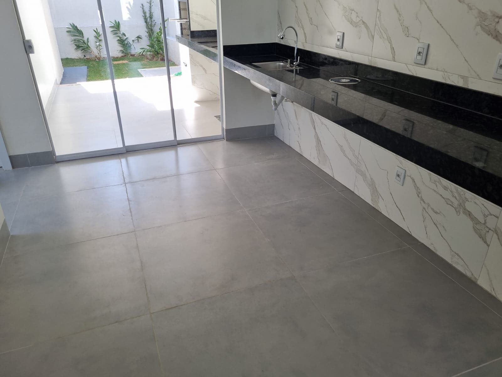 Vende Casa Nova 112 m² construídos | Lote 180 m² | 3 quartos | 2 suítes | 2 vagas