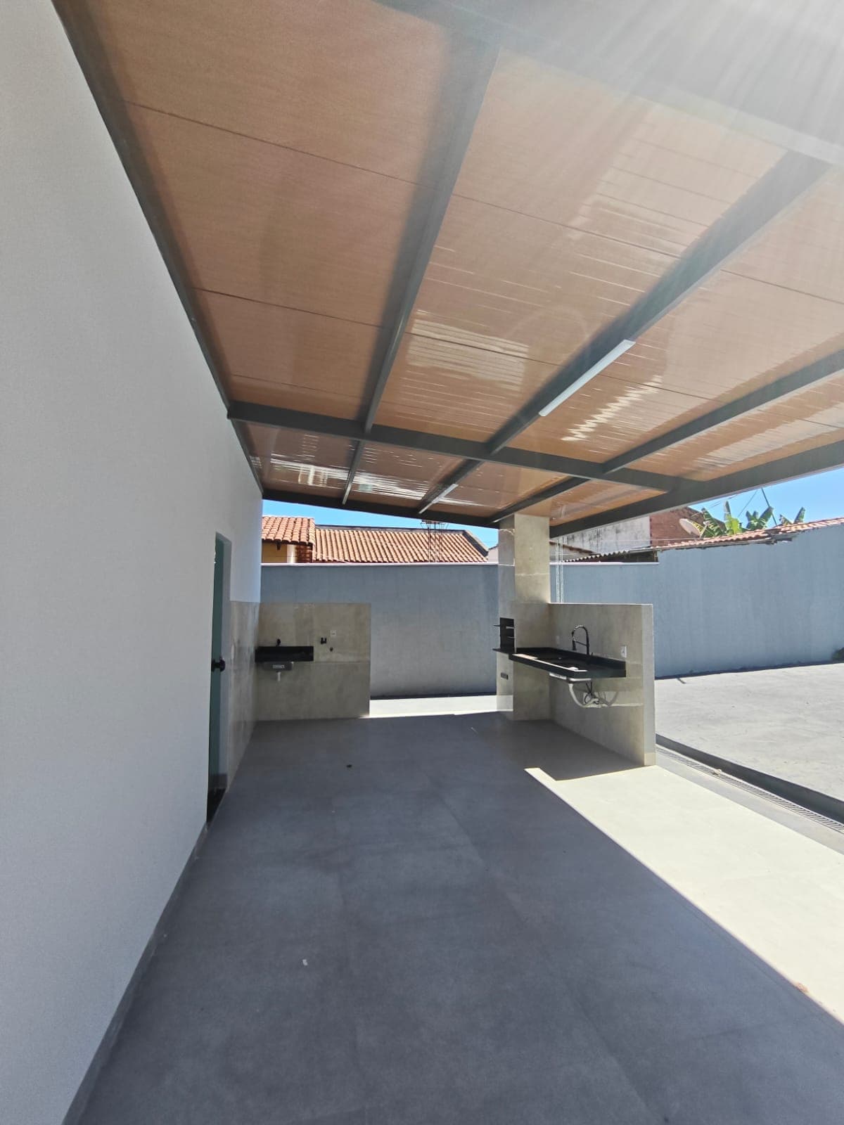 Casa no Setor Maysa – 3 Quartos | Área Gourmet | Garagem p/ 4 Carros - Trindade - GO