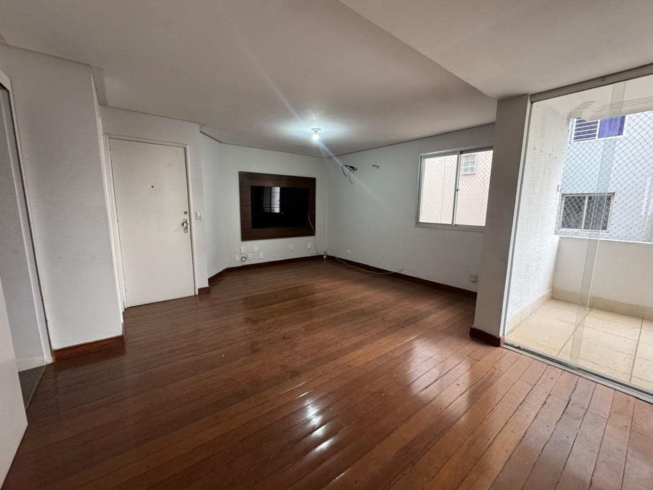Apartamento 3 Quartos com 1 Suíte no Setor Bueno – 108m² com armários uma vaga- Goiânia Goias