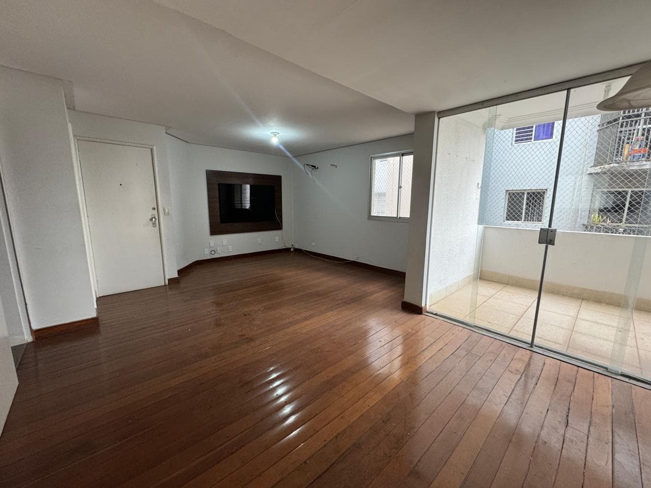 Apartamento 3 Quartos com 1 Suíte no Setor Bueno – 108m² com armários uma vaga- Goiânia Goias