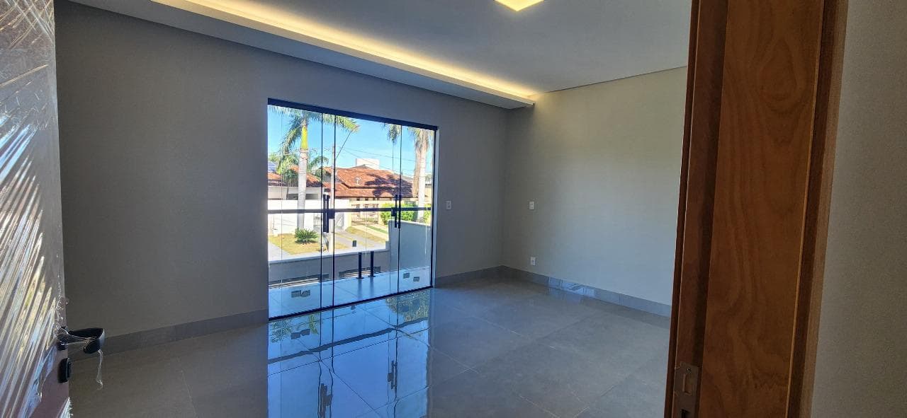 Sobrado Alto Padrão no Parque Anhanguera 4 Suítes, Piscina e Pé Direito Duplo, Próximo à T-63, Alto Padrão