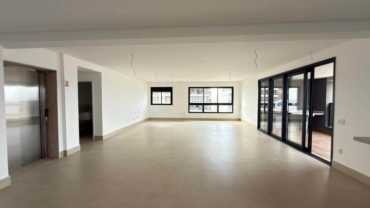 Atmos com 215 metros 4 quartos e 3 suítes com piscina