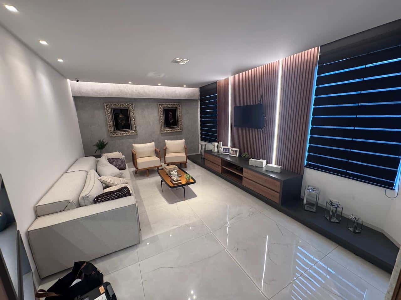 SOBRADO ALTO PADRÃO NO JARDINS MADRI 4 SUÍTES 338m² , PISCINA E ÁREA GOURMET