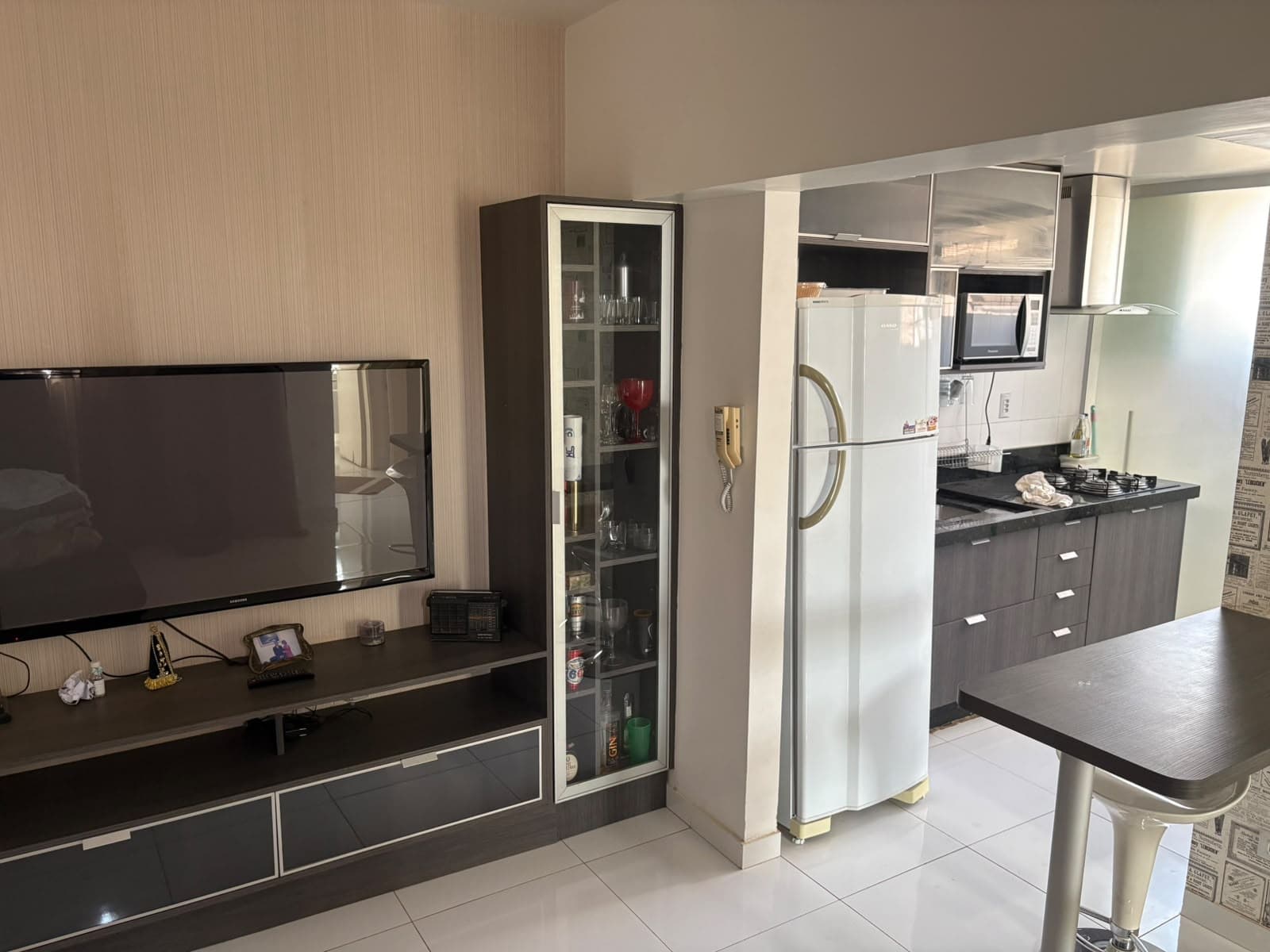 Apartamento 2 quartos, 1 banheiro, completo em armários, 1 vaga de garagem, 8 andar - Centro