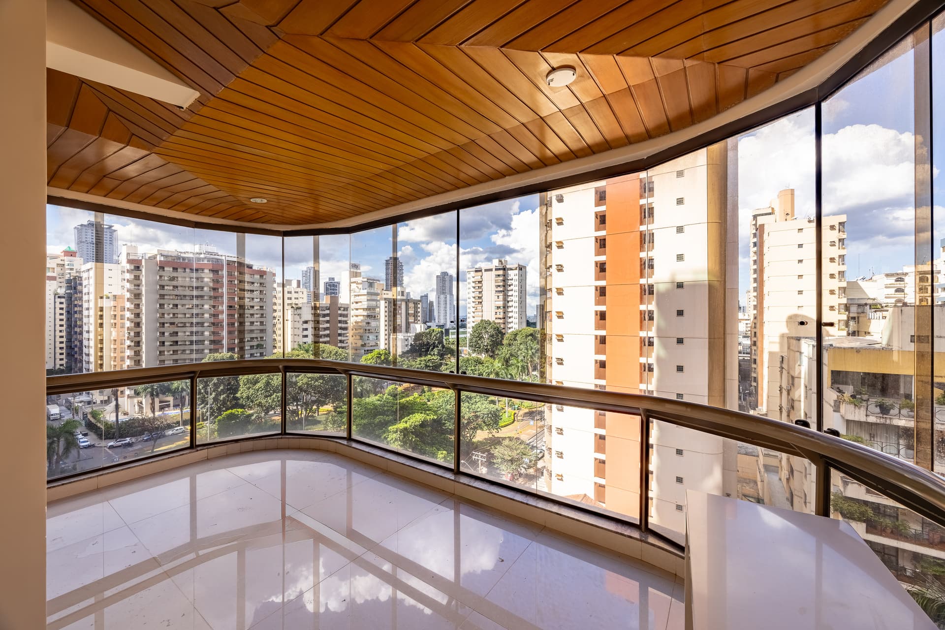 Apartamento Renoir – Setor Bueno | Vista para a Praça T-25