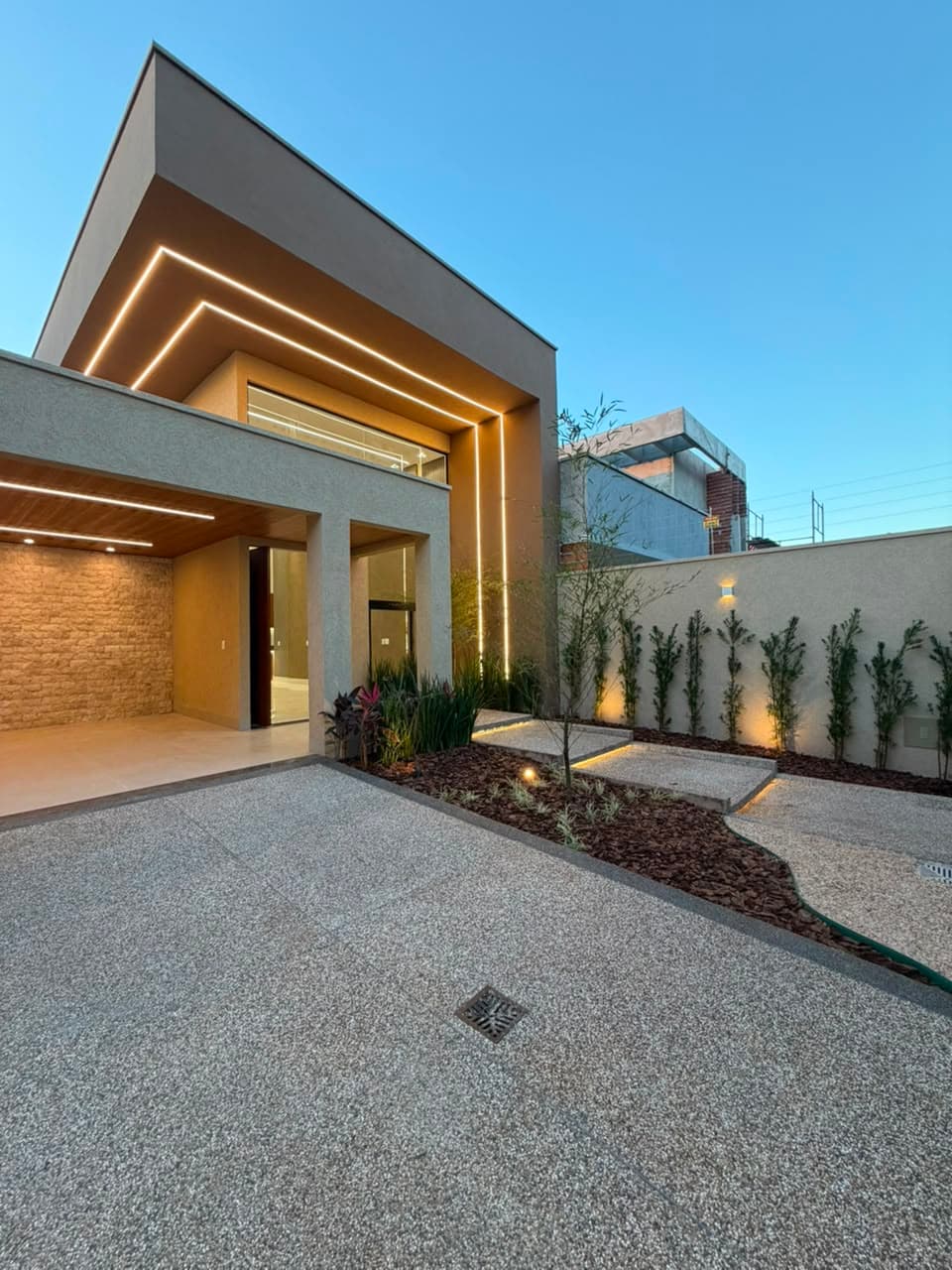 Casa Alto Padrão com três suítes plenas no Residencial Canadá