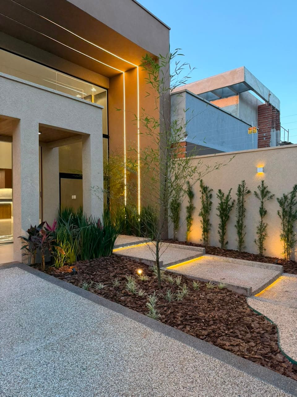 Casa Alto Padrão com três suítes plenas no Residencial Canadá