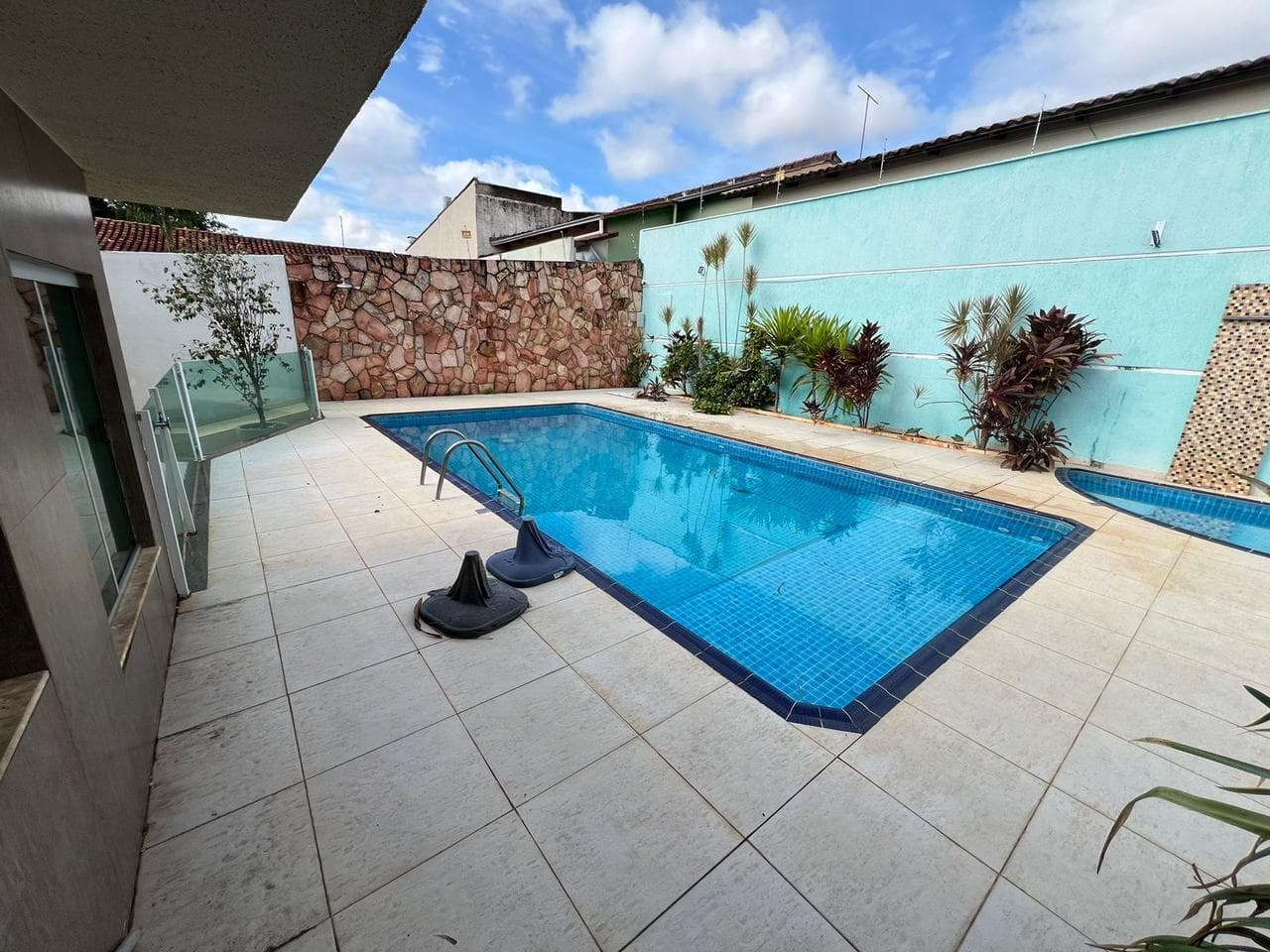 CASA NO JARDIM ATLÂNTICO | 3 quartos | 515m² DE LOTE | PISCINA | ENERGIA SOLAR