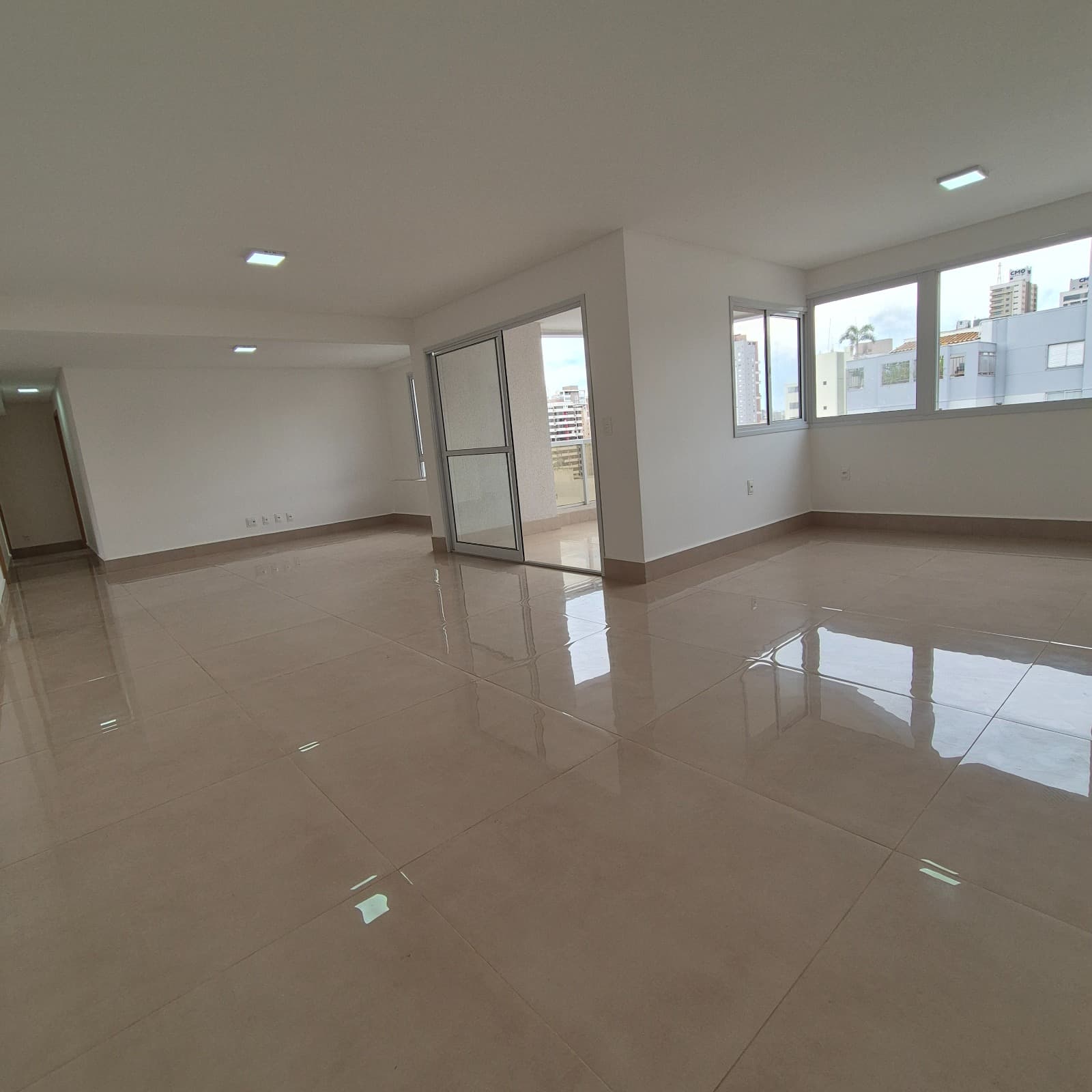 Apartamento 3 suítes plenas 155M andar alto, 3vagas e escaninho R$ 1.250.000