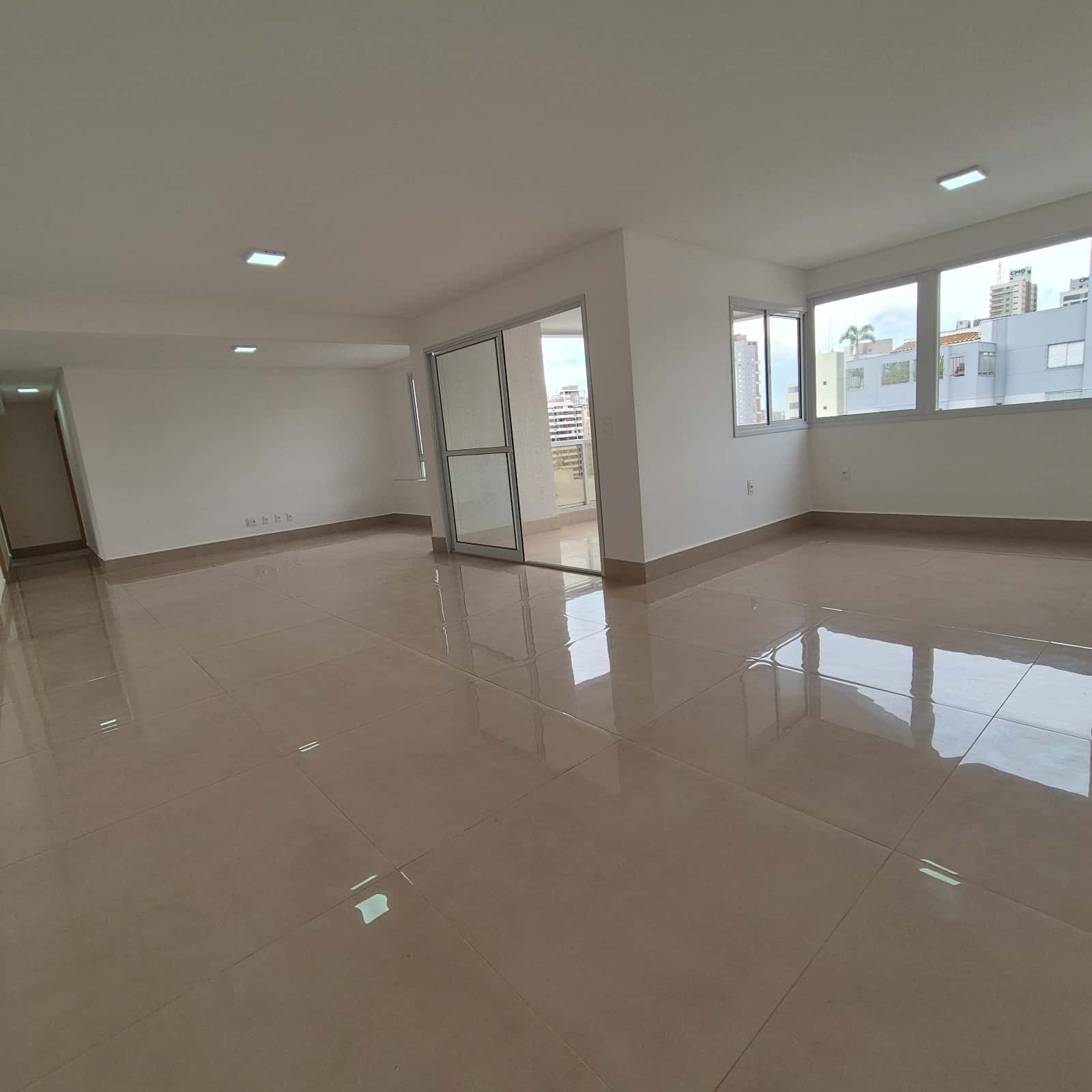 Apartamento 3 suítes plenas 155M andar alto, 3vagas e escaninho R$ 1.250.000