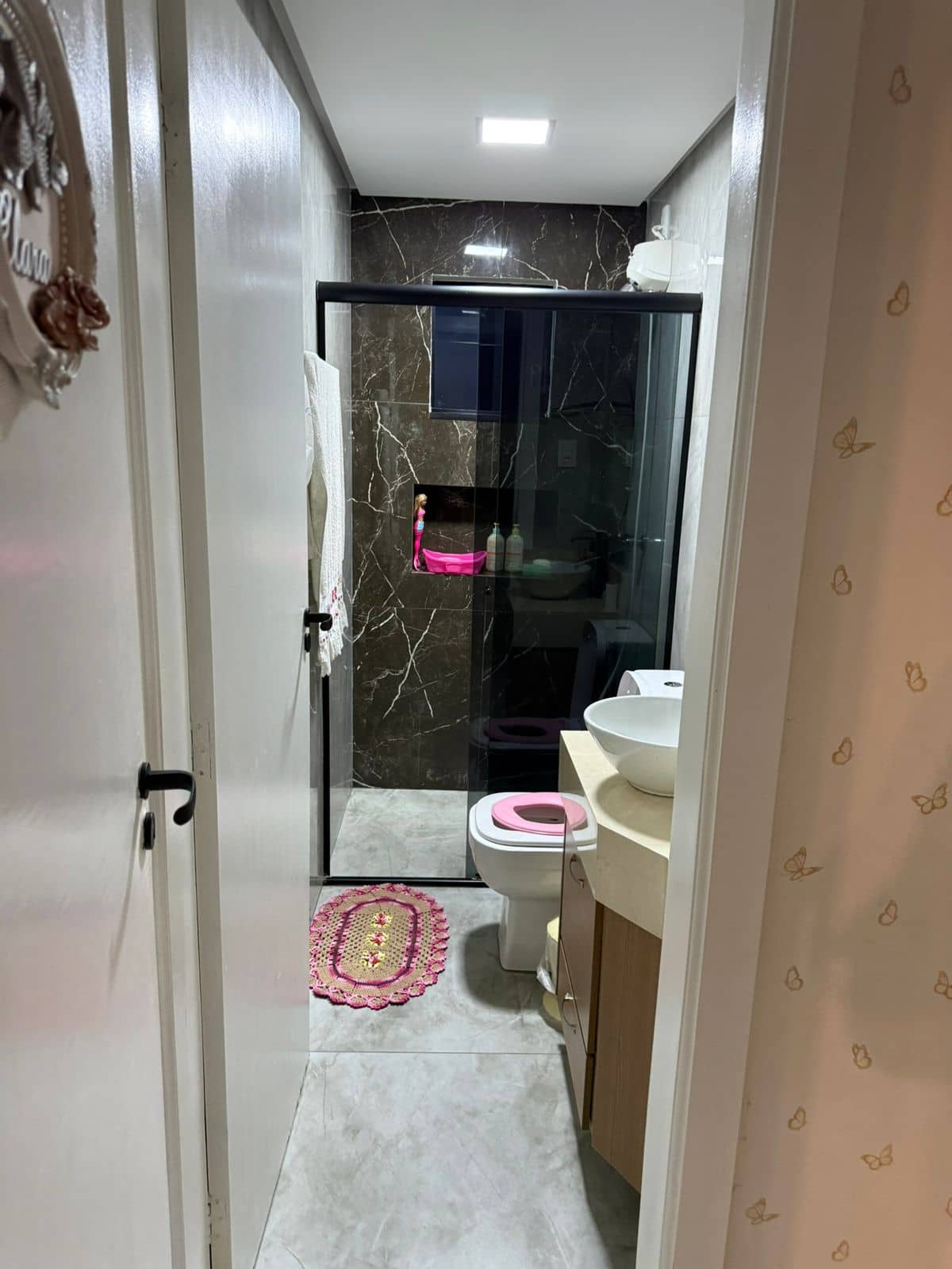 Casa sobrado 4 Suítes, Piscina e Completa em Armários 300m² de construção