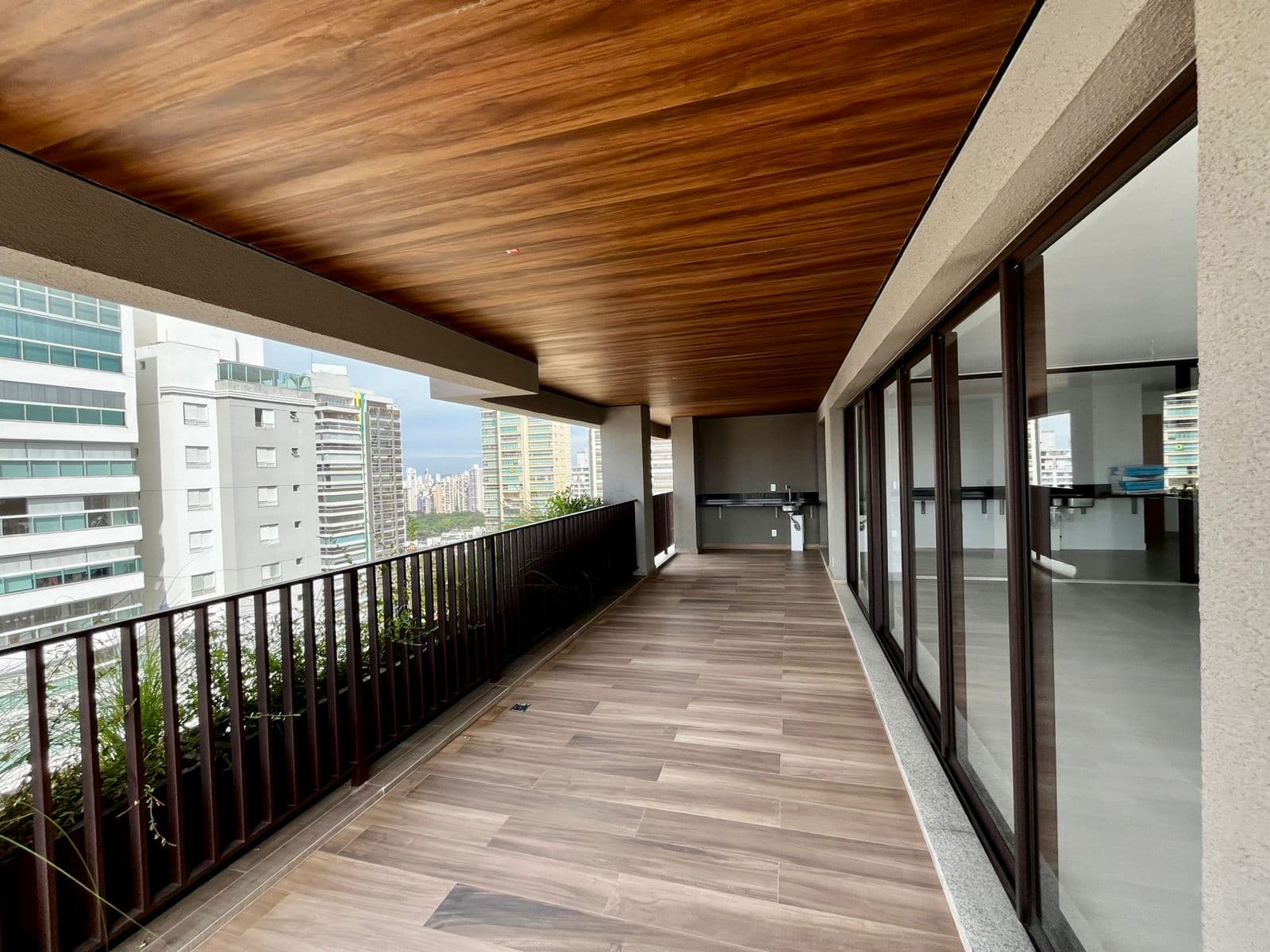 APARTAMENTO À VENDA NO SETOR BUENO DECK 23
