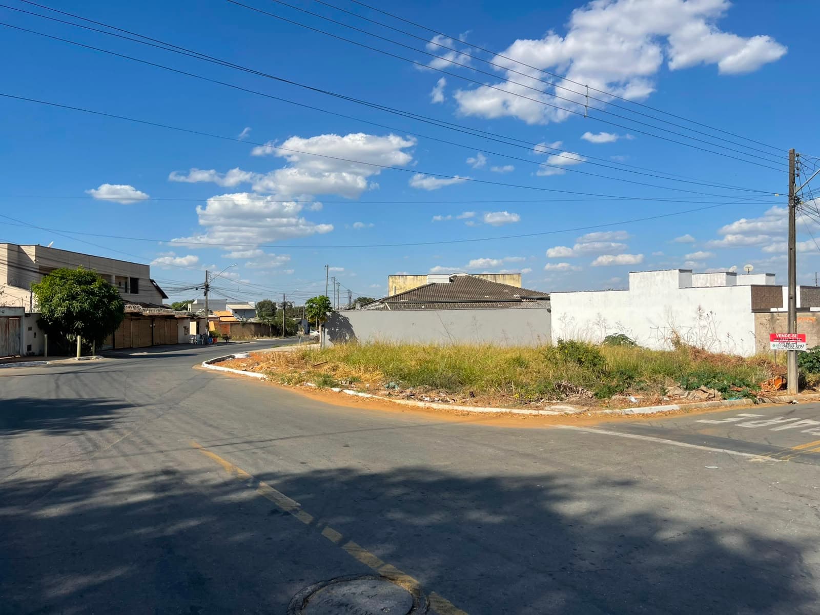 OPORTUNIDADE – LOTE DE ESQUINA À VENDA 410,98m2