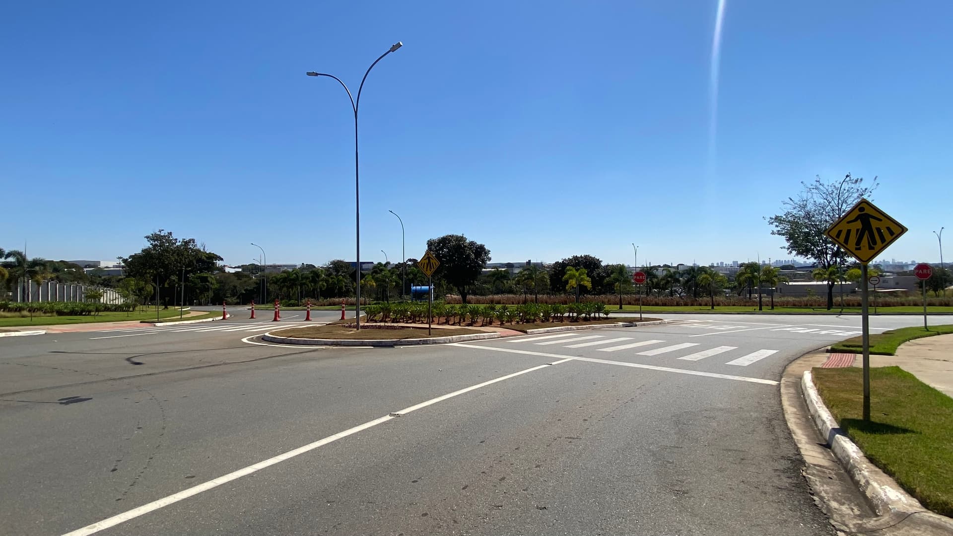 Excelente Lote Plano de Esquina no Parqville Jacarandá