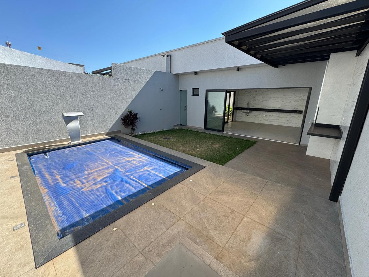 Casa Nova com Piscina e Churrasqueira à Venda no Bairro Cardoso 3 Quartos ,