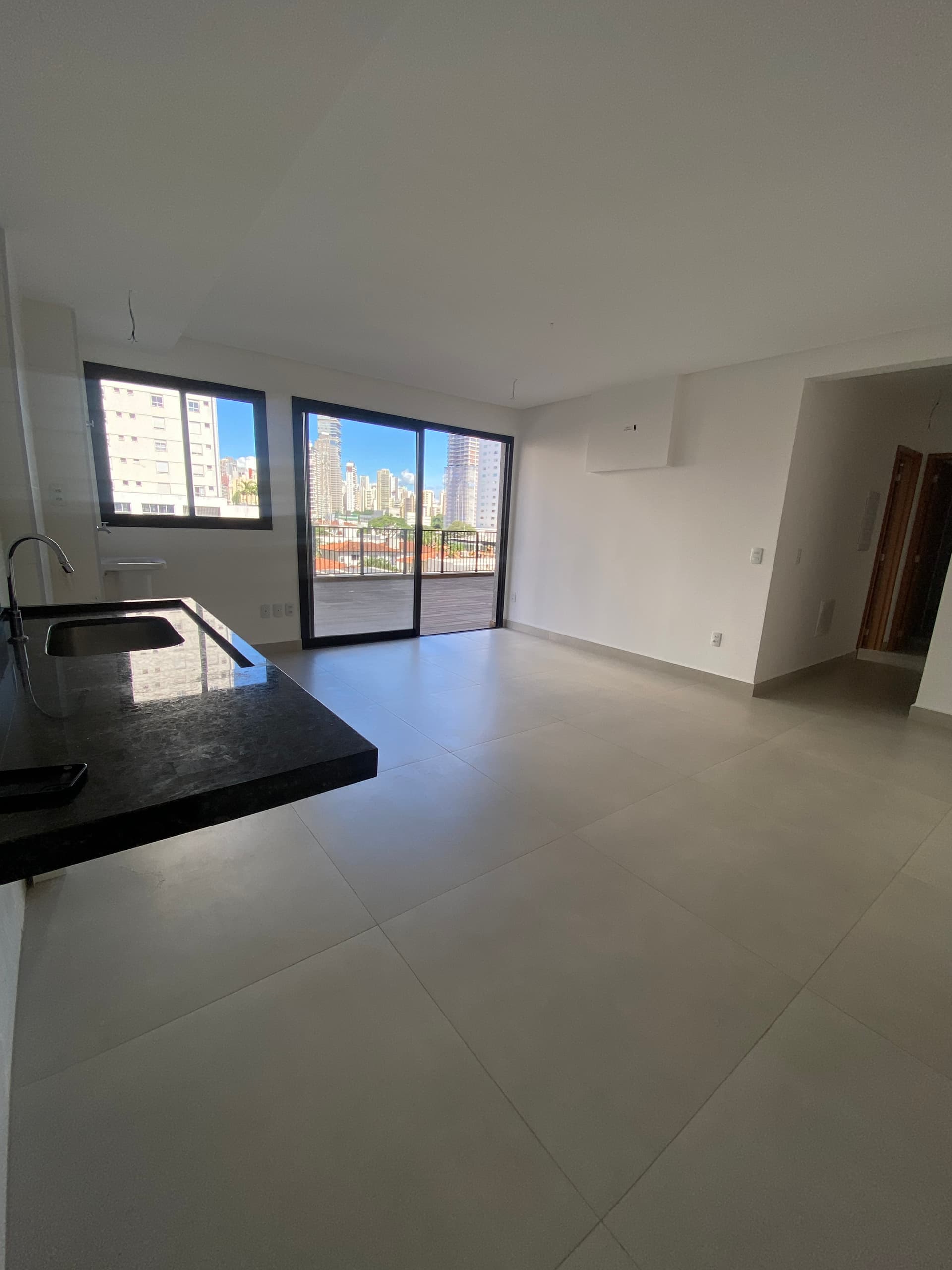 Apartamento Garden, sendo 2 quartos com 129 metros de área interna.