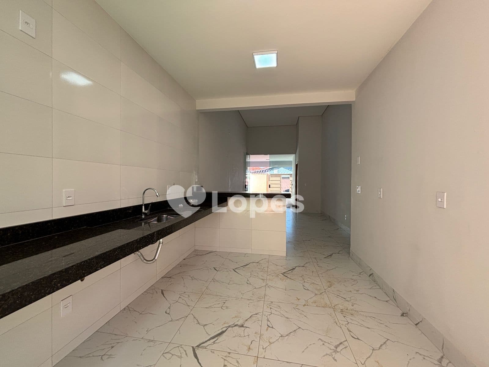 Casa à venda no Setor Santa Genoveva – Goiânia | 3 Quartos | 170 m² | Área Gourmet | R$ 800.000