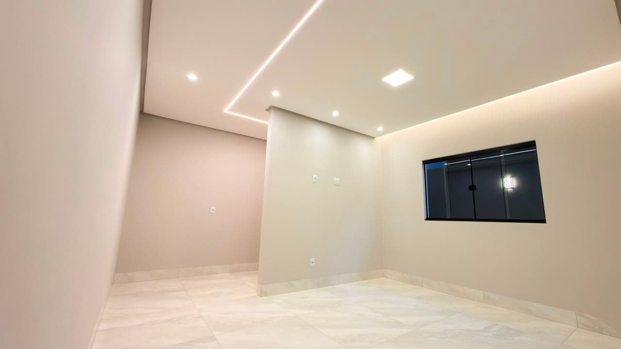 Casa Nova com Piscina e Hidromassagem, em Frente ao Jardins Madrid 749.000 Mil por R$ 699 Mil e Piscina