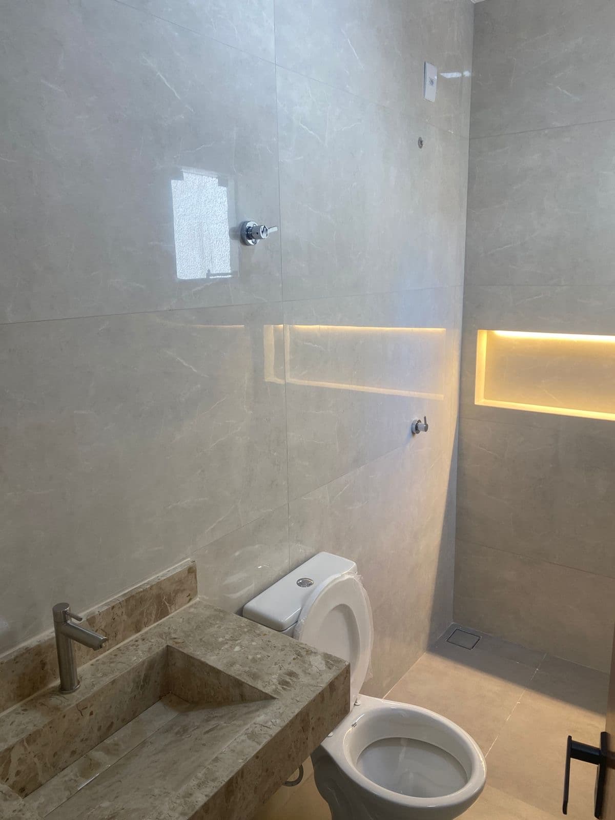 Casa no Jardim Itaipu pronta pra morar 3 quartos Sendo uma suíte