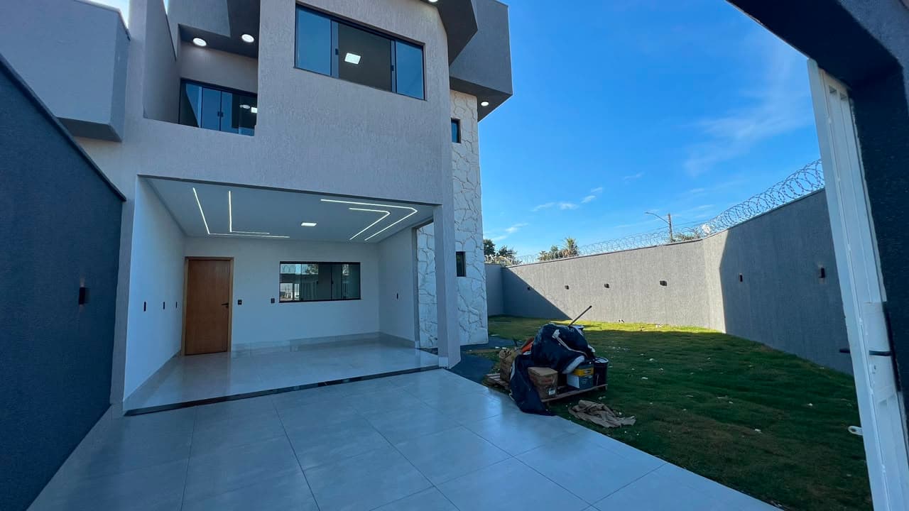 Sobrado Novo com 3 Quartos e Suíte quintal à Venda no Pontal Sul
