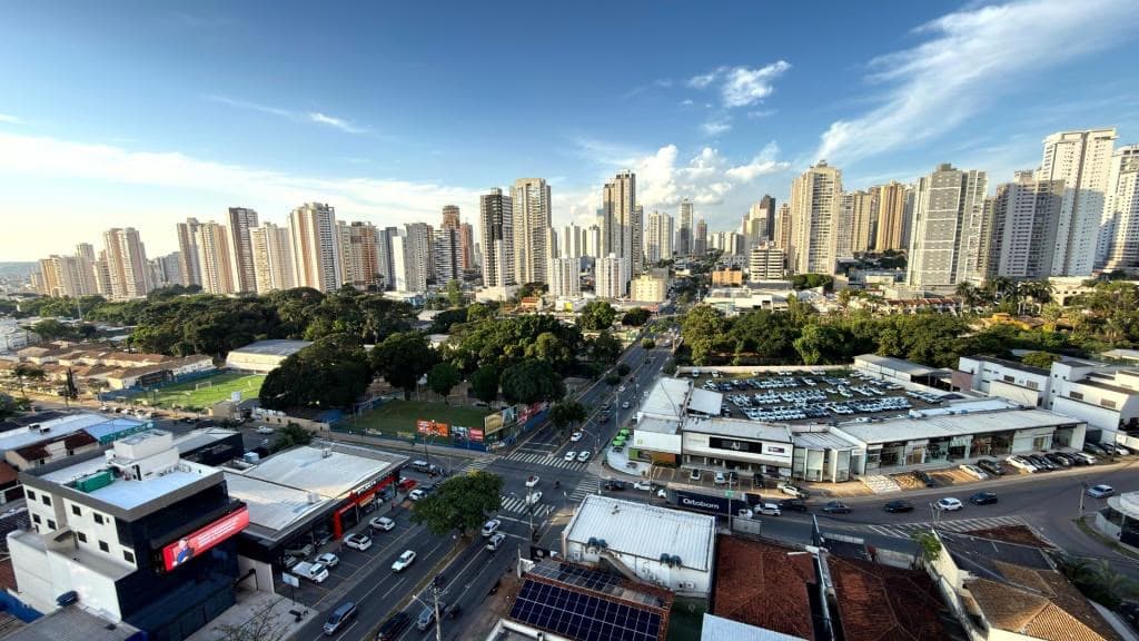 Apartamento 1Q com Sol da Manhã e Vista Livre – Região do Vaca Brava