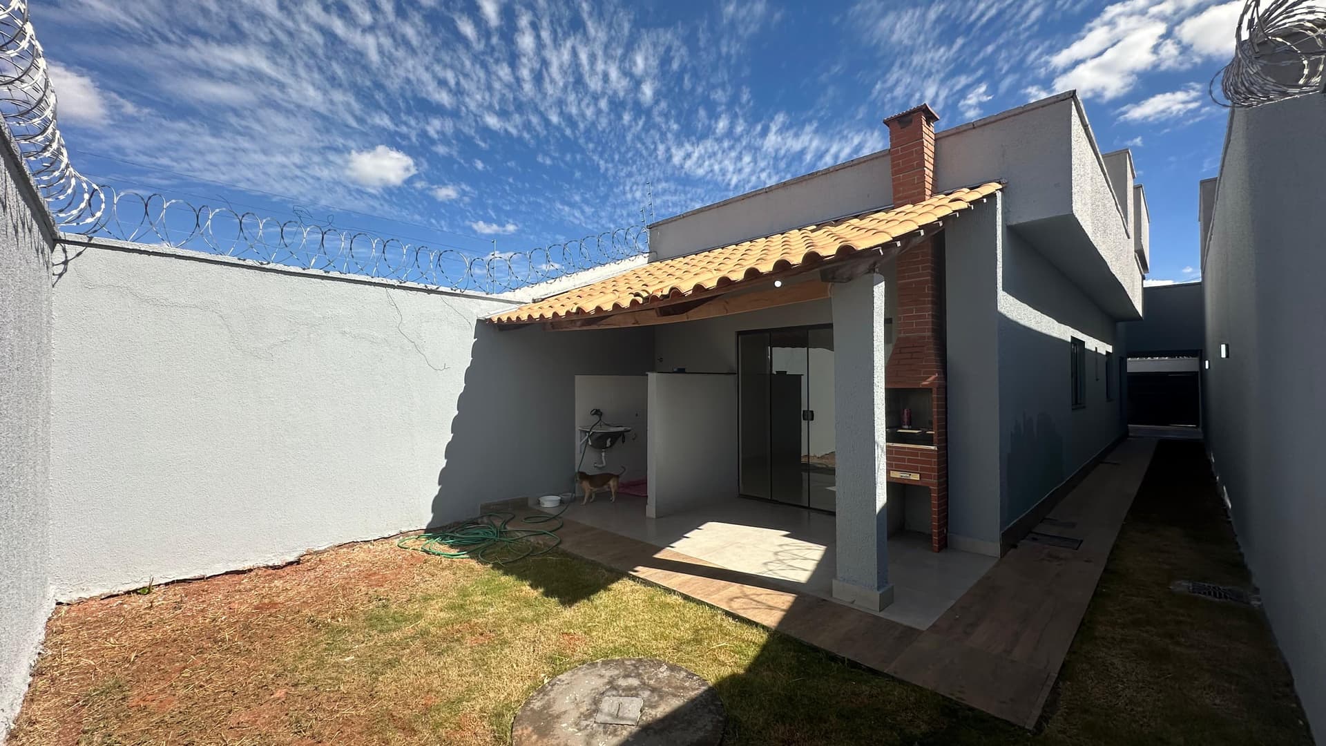 Casa a venda de 3 quartos e 1 suítes Jardim Veneza Ap. De Goiânia