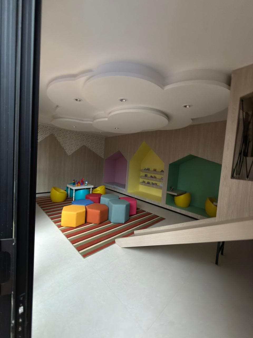 Atmos com 215 metros 4 quartos e 3 suítes com piscina