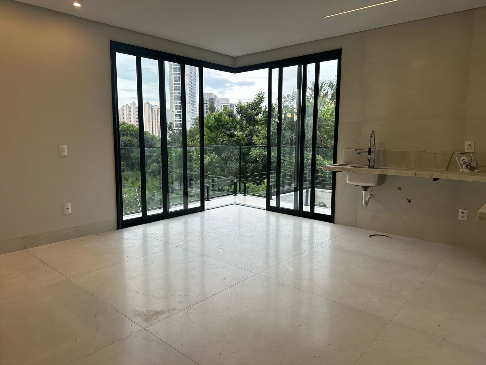 Sobrado com 3 suíte próximo Parque Cascavel - Jardim Atlântico