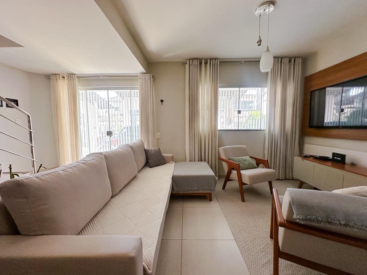 Sobrado Venda Jd Novo mundo 150 m² com 3 Quartos uma suíte, completo armários lazer completo -Goiânia