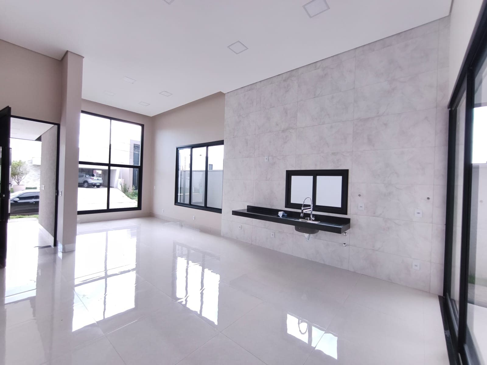 🏡 CASA À VENDA — MODERNA, SOFISTICADA E COM ÁREA DE LAZER!