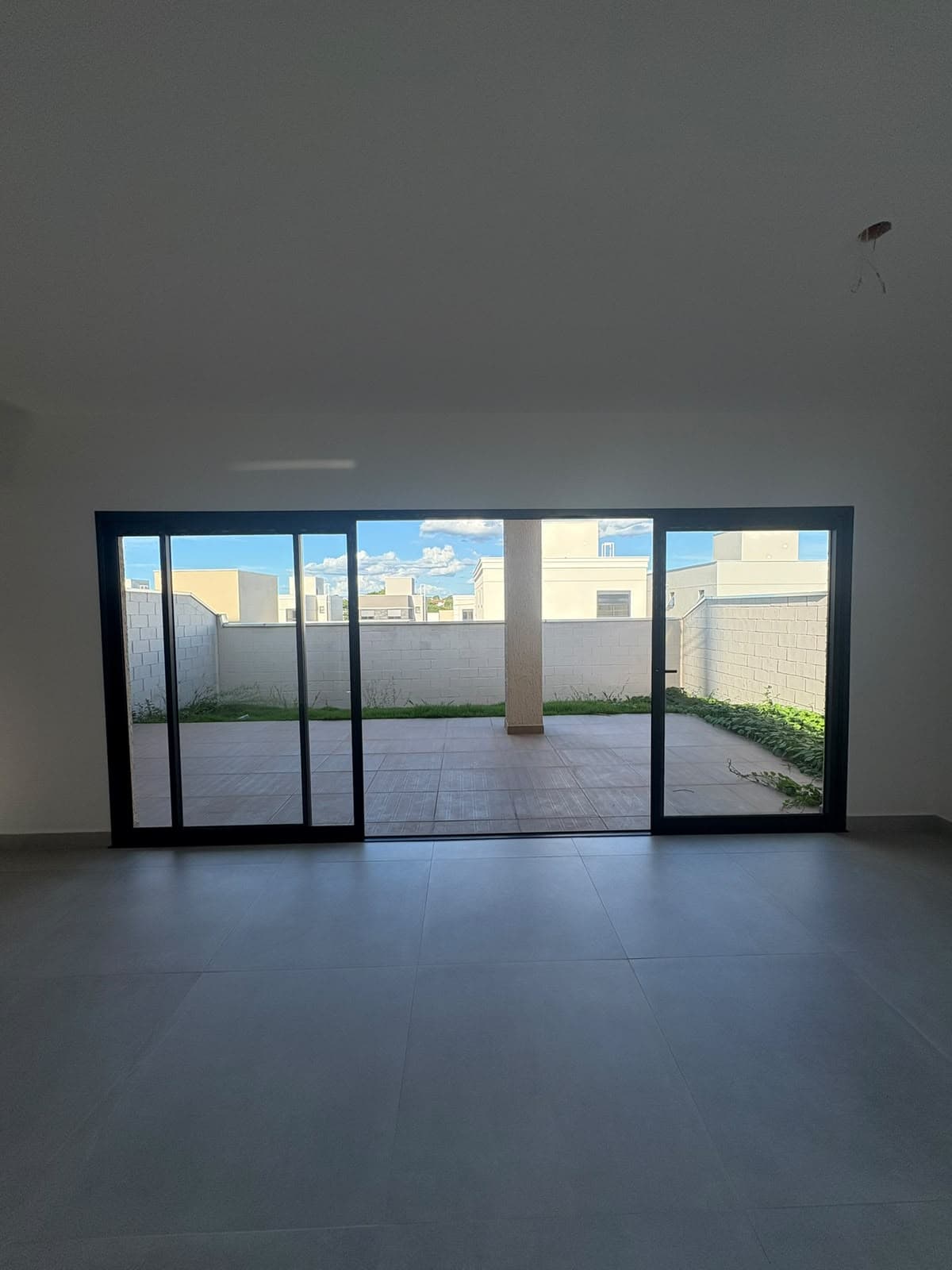 Sobrado no Residencial Jardins Lyon 3 suítes com kit gourmet – Aparecida de Goiânia