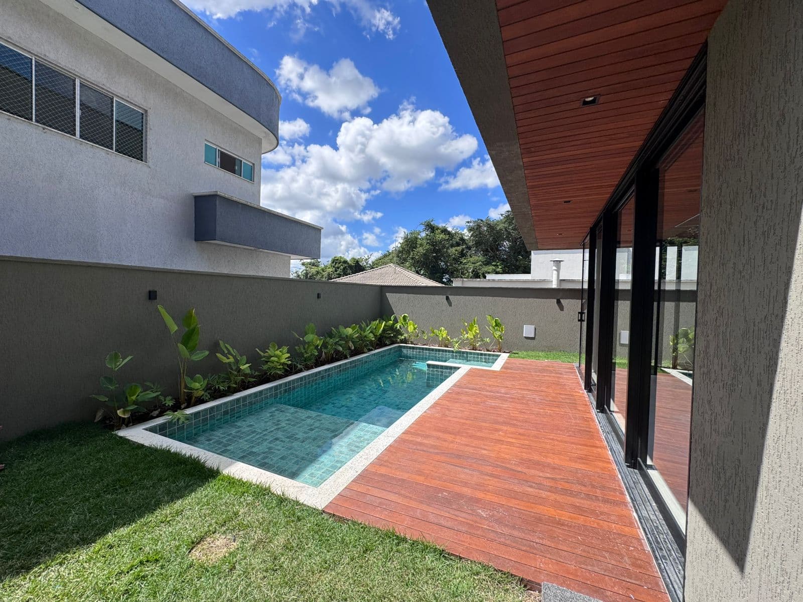 Portal do Sol Green 427,64m² com ambiente para Home/Academia (Res. Goiânia Golfe Clube)