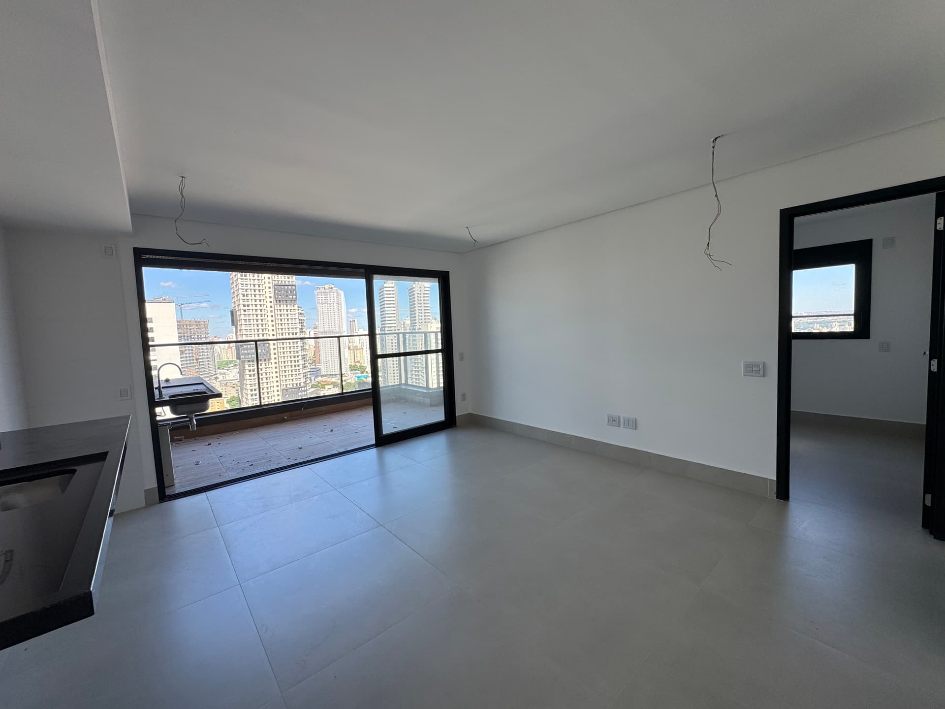 City Hub, com 2 suítes plenas, com mais 30 metros de terraço e Hidromassagem!