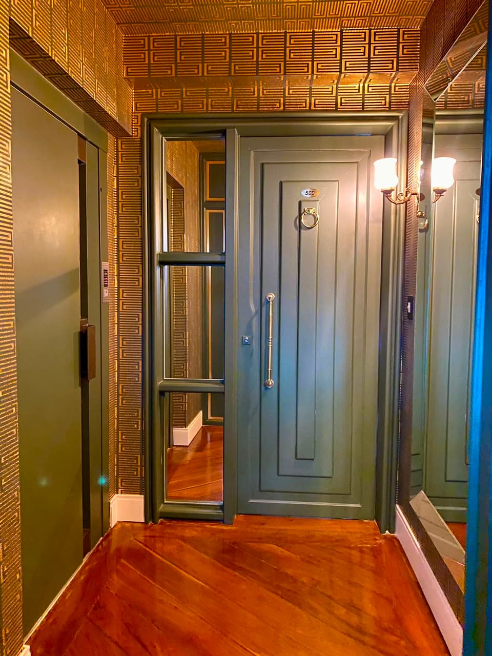 APARTAMENTO À VENDA NO SETOR OESTE 1 POR ANDAR