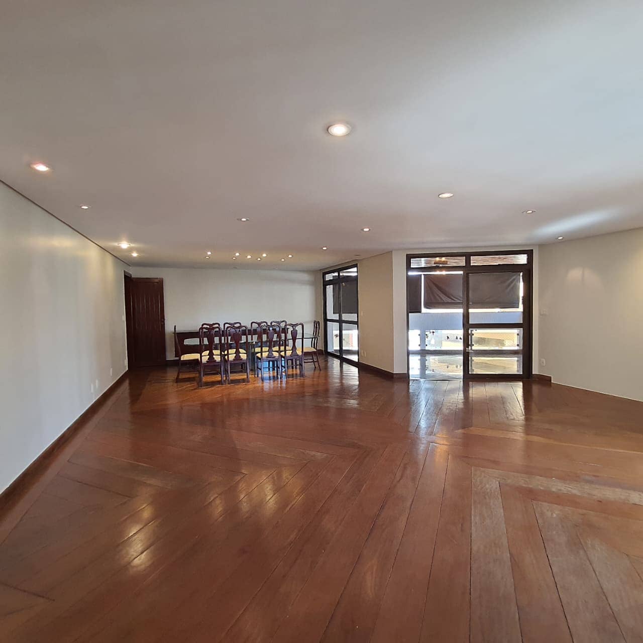 Apartamento com 325m² no Setor Bueno – 5 Quartos, 2 Suítes e Lazer Completo