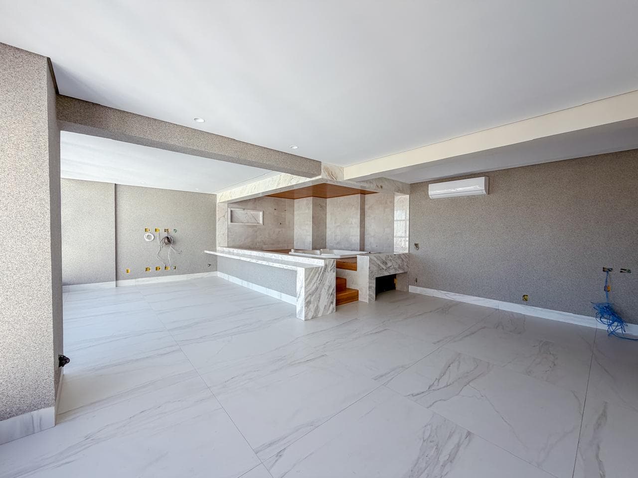 Cobertura Duplex Exclusiva com Vista Permanente para o Parque Flamboyant Luxo e Exclusividade, com Piscina Privativa e 4 Suítes completo em armários
