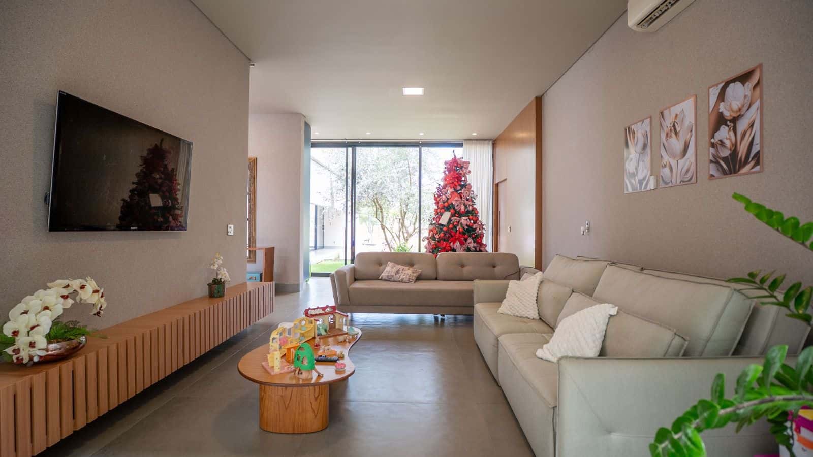 Espetacular Casa 1.250m² de Terreno, Vista Definitiva para o Campo de Golfe, Piscina de Raia e 5 Suítes R6.800.000,00