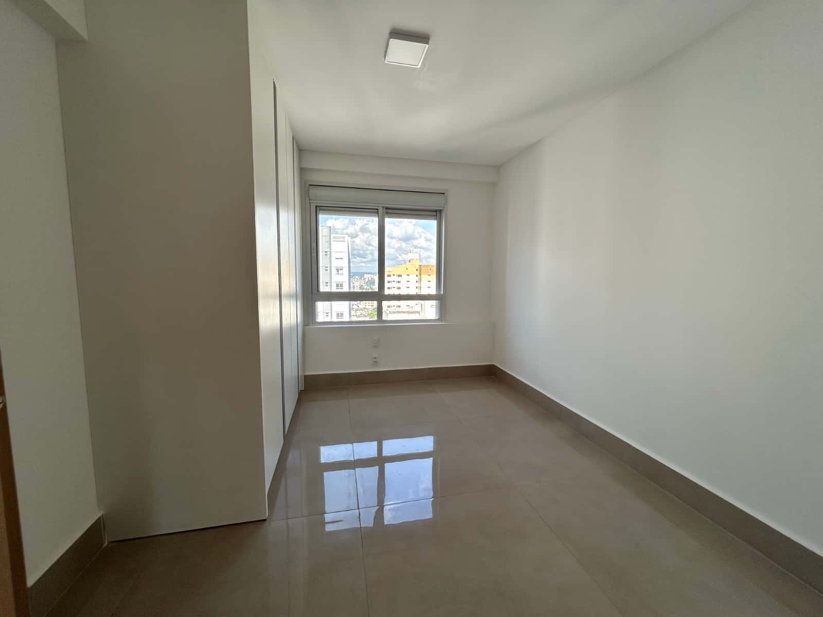 Apartamento com 3 suítes no Setor Bueno