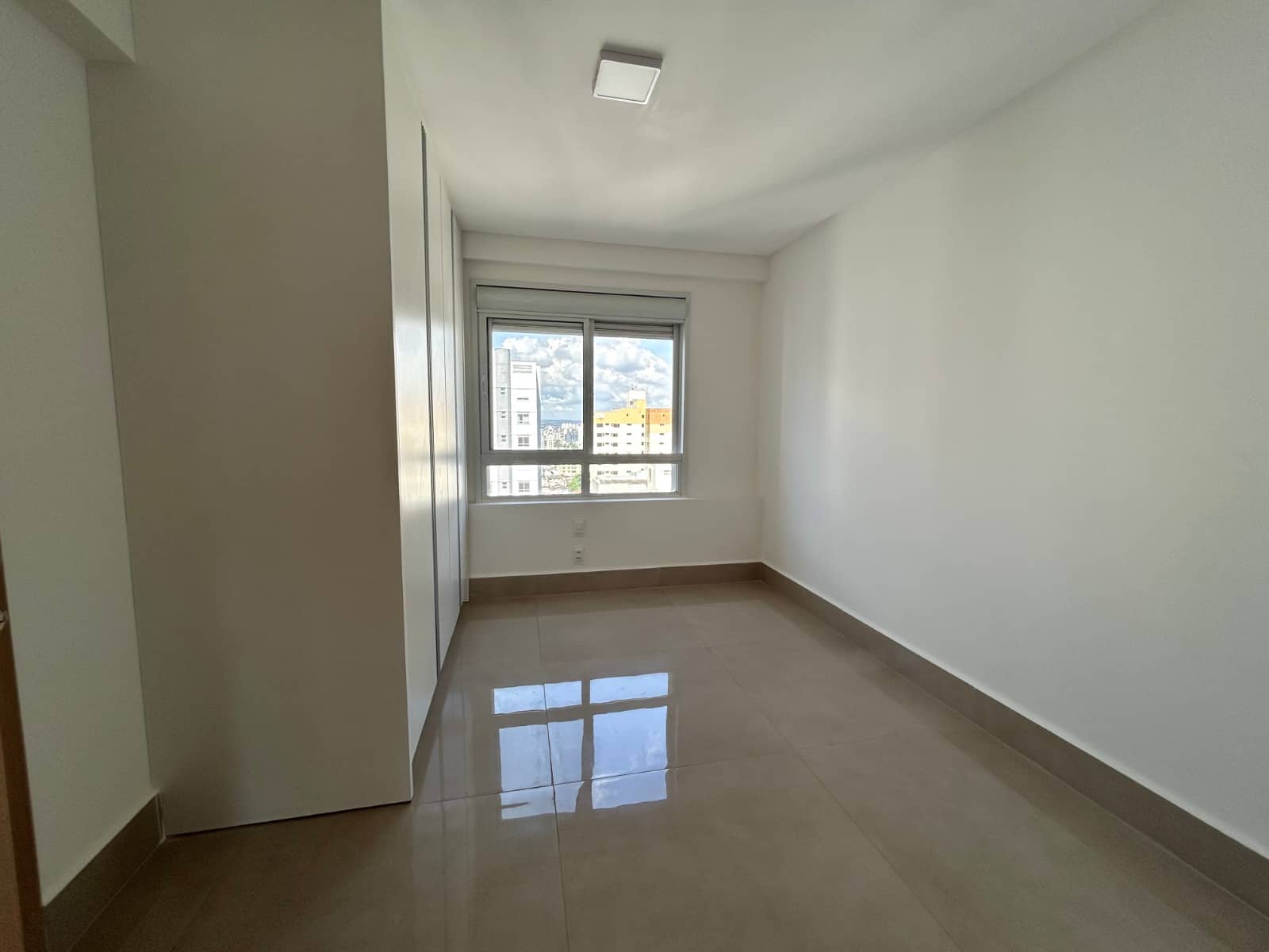Apartamento com 3 suítes no Setor Bueno