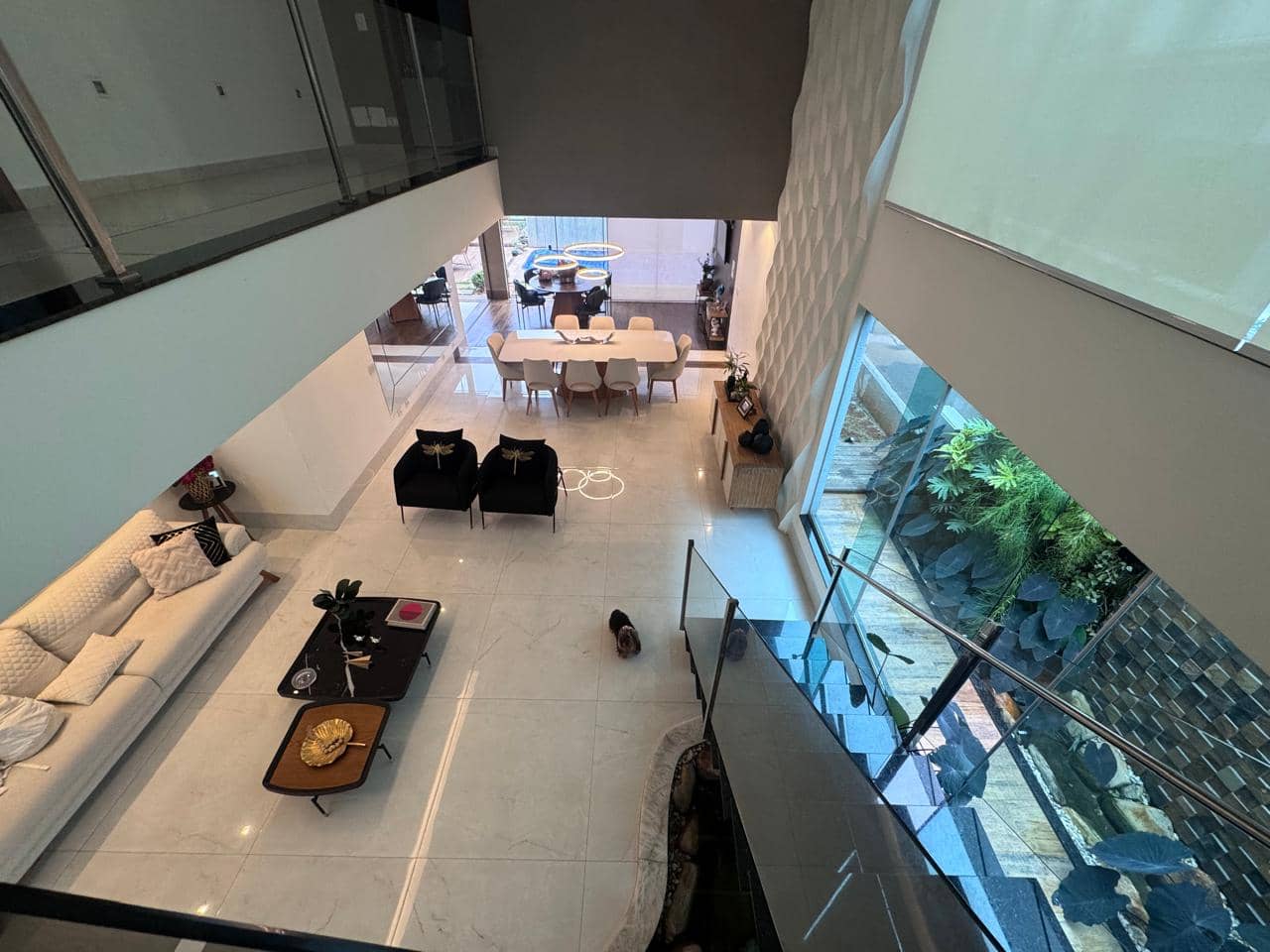 Sobrado com 4 quartos à venda, 338m² - Jardins Madri