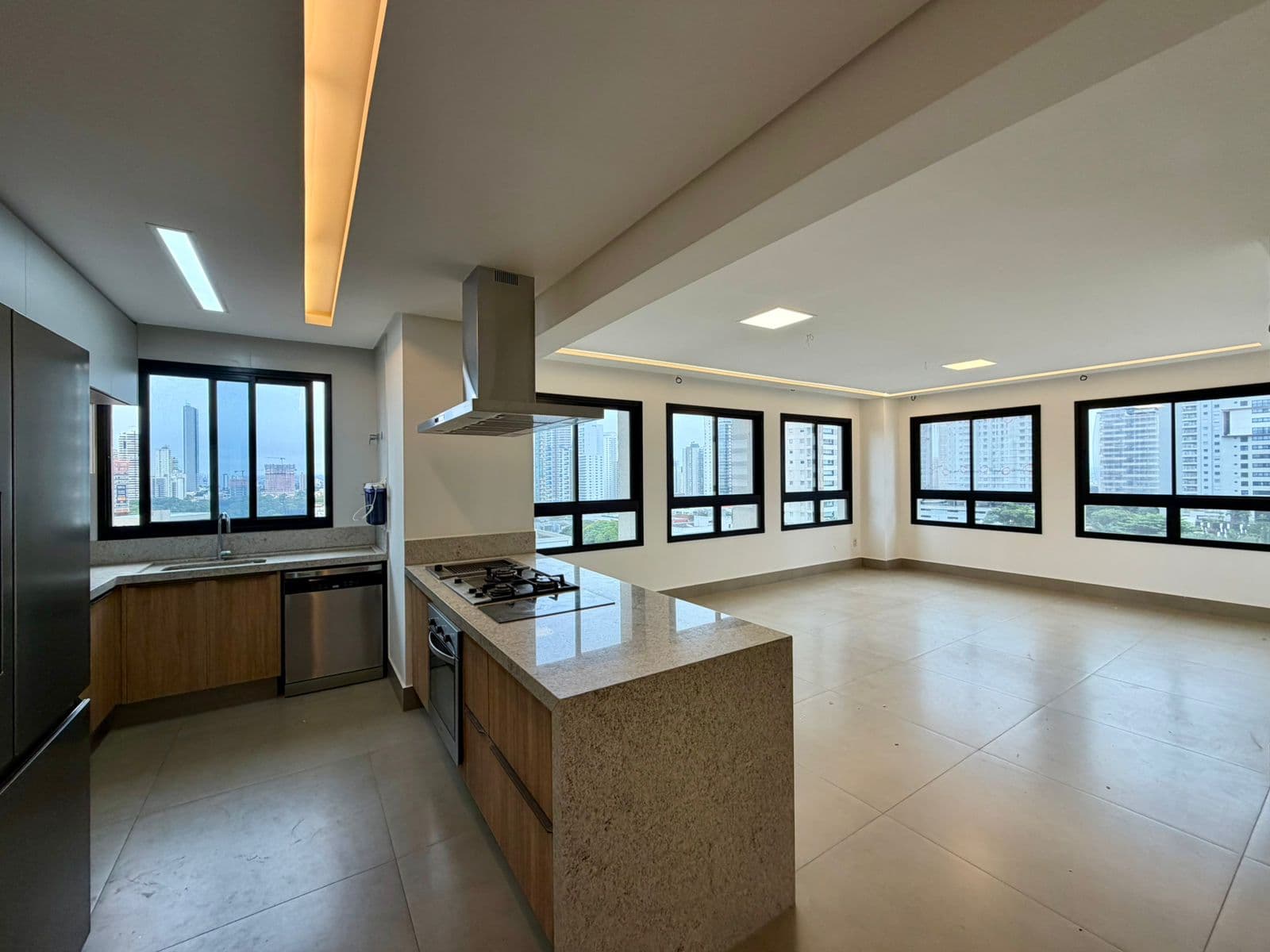 Apartamento com 3 suítes plenas no Setor Bueno