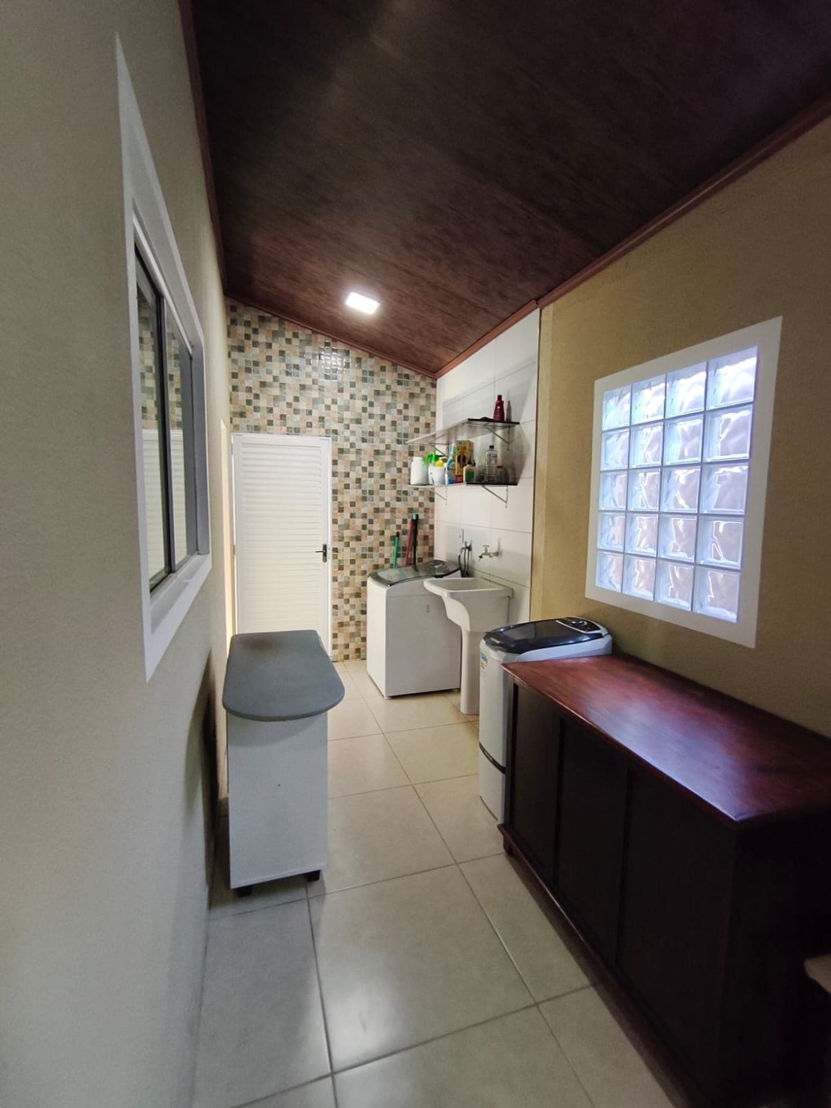 CASA 03 QUARTOS - SENADOR CANEDO