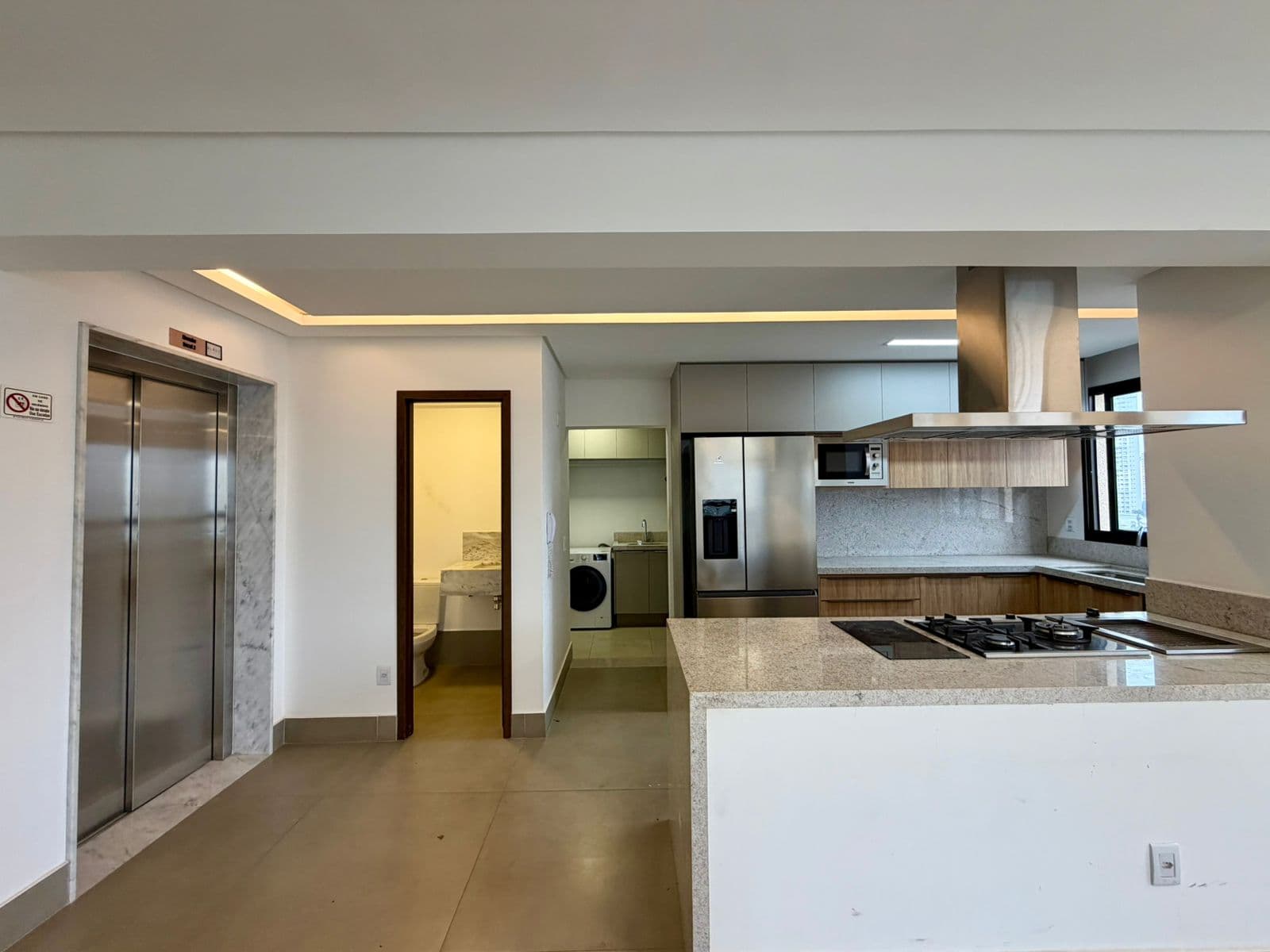 Apartamento com 3 suítes plenas no Setor Bueno