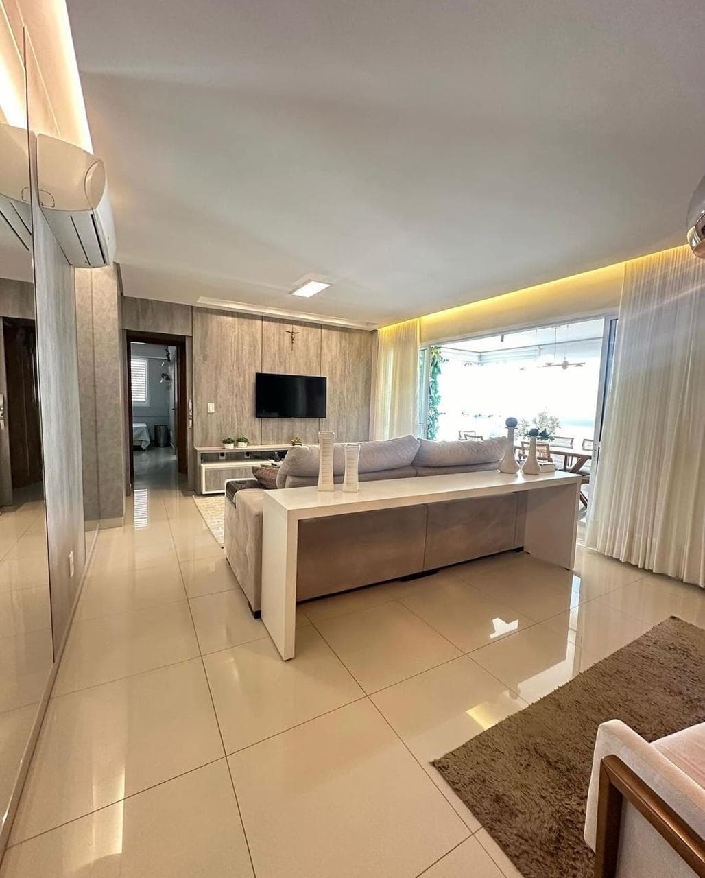 Apartamento com 3 suítes no Setor Bueno a 2 kms do Goiânia Shopping