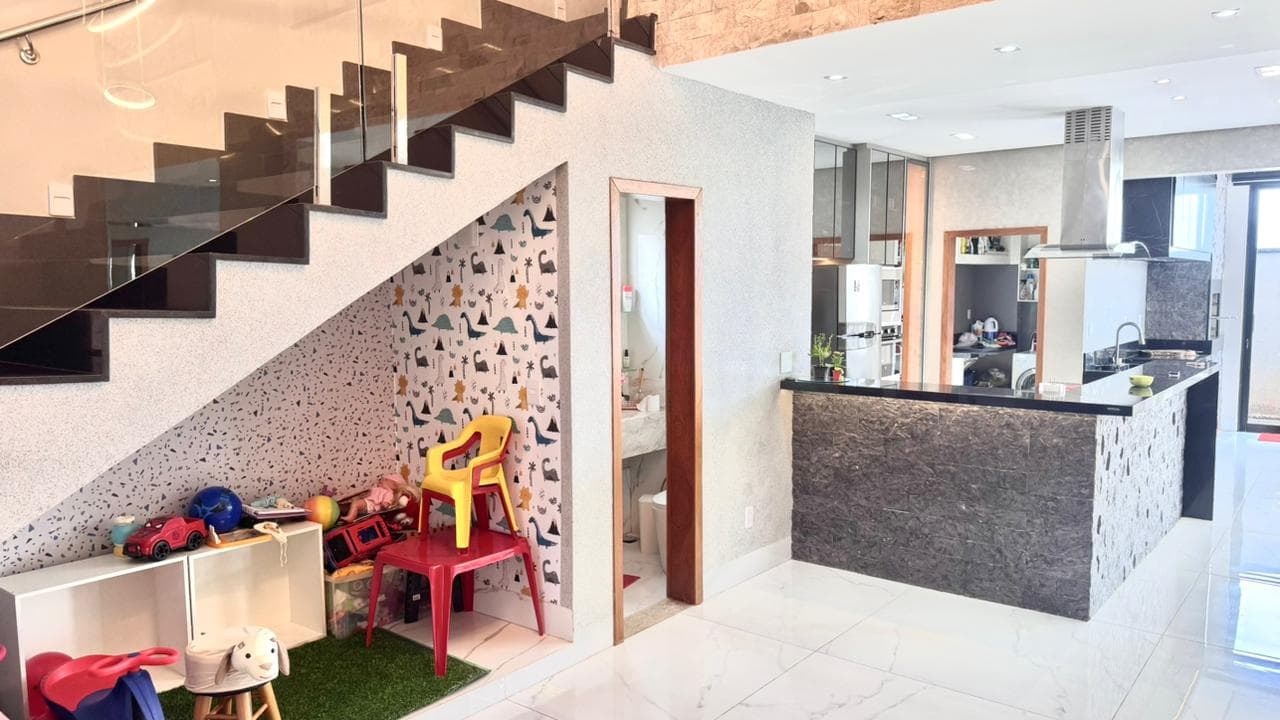 SOBRADO ALTO PADRÃO PARQVILLE QUARESMEIRA
