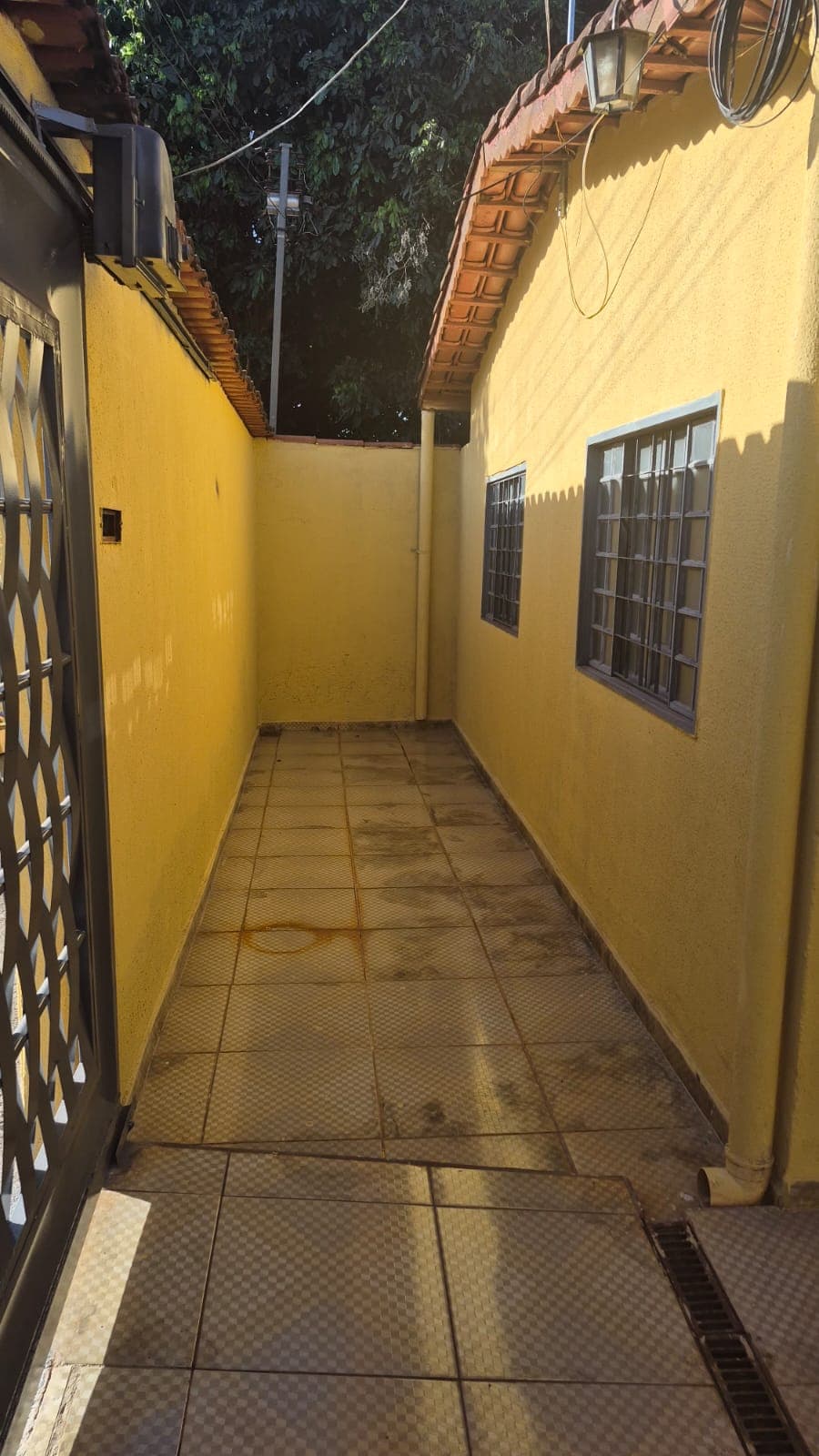 Casa Ampla na região Noroeste com Barracão no Fundo