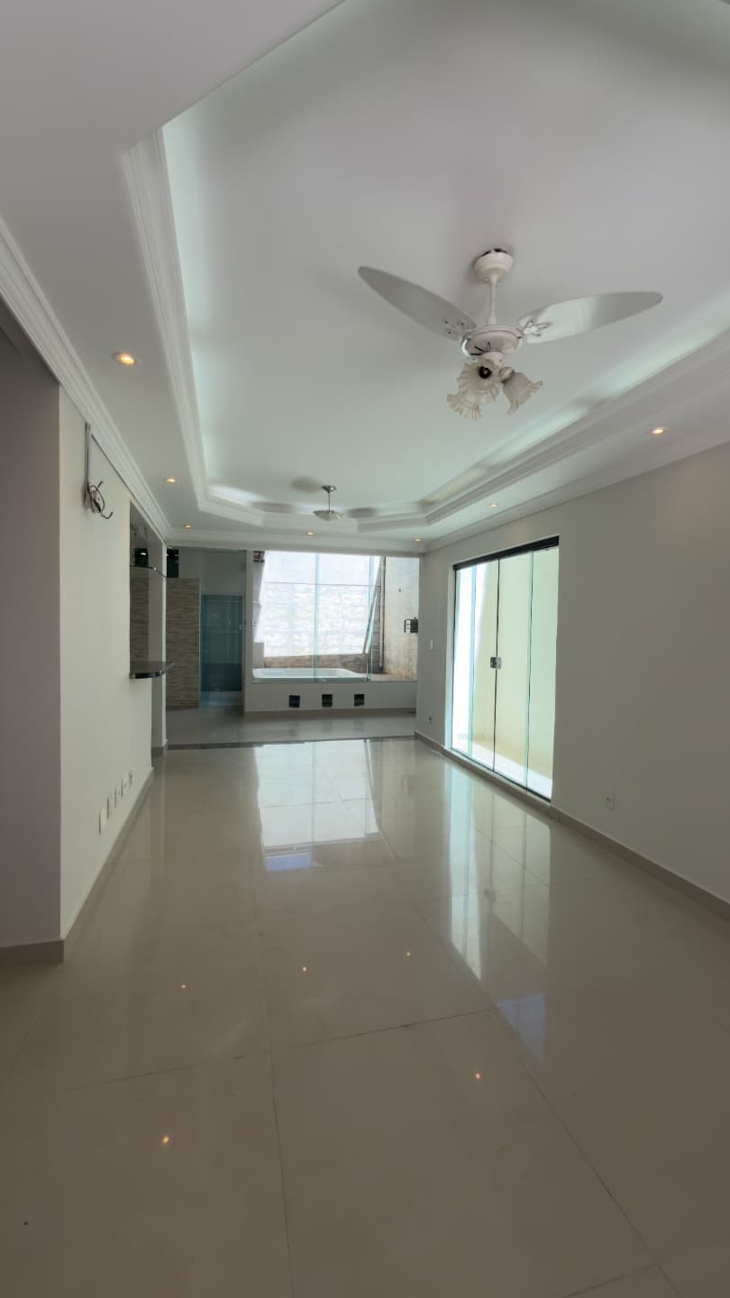Baixou Sobrado Venda 200m² 3 Quartos c/ Suíte, Próximo ao Flamboyant 2 Vagas, Goiania Goias