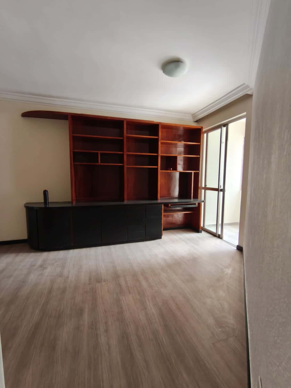 Opção exclusiva no Setor Bueno. Apartamento com SUÍTE, SACADA e LAZER!