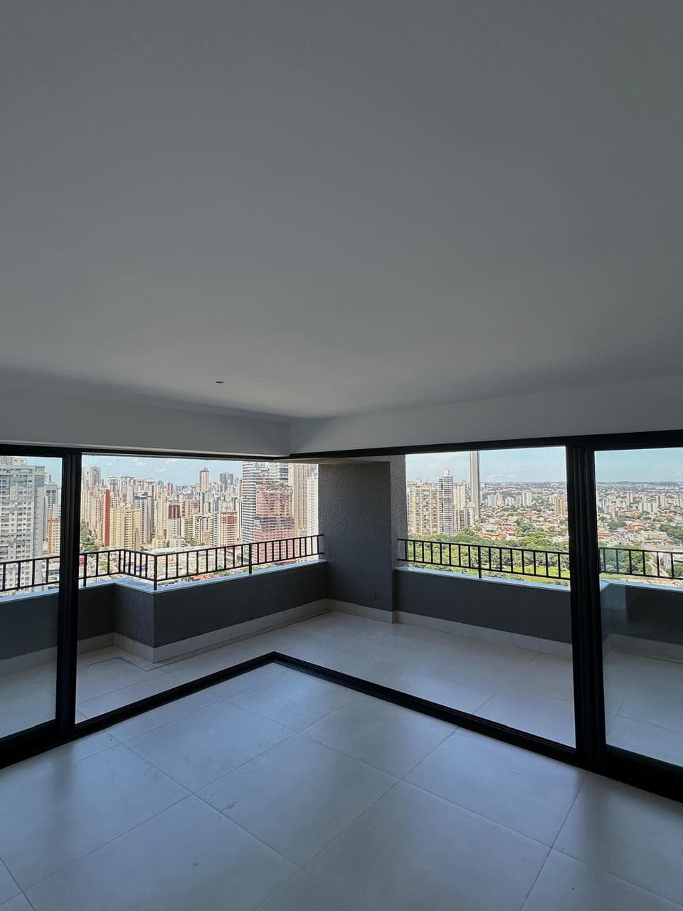 APTO SETOR BUENO 3 SUITES - MOOVE HOME BRASAL